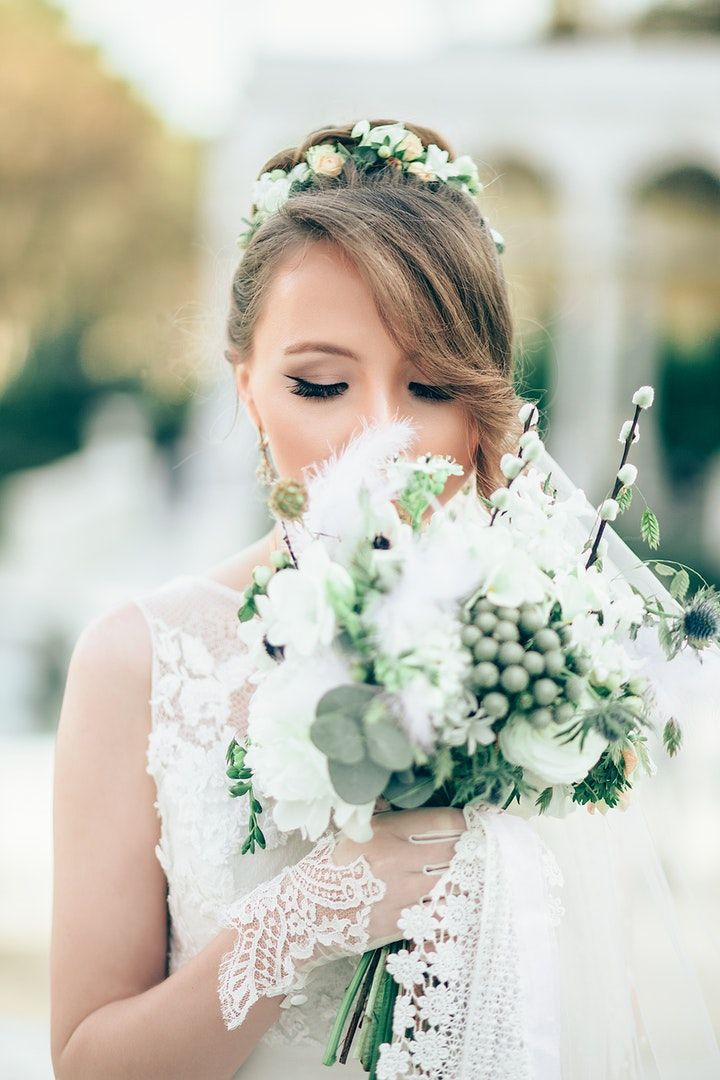 wedding bride with boquet of flowers canvas prints